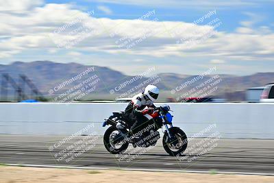 media/Mar-25-2024-Moto Forza (Mon) [[8d4319bd68]]/4-Novice Group/Session 4 Front Straight Speed Pans/